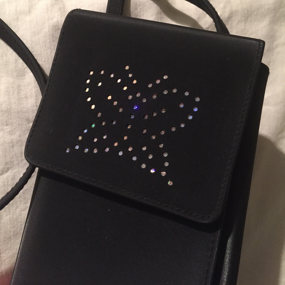 Cross Body Wallet - Picture 2 of 7